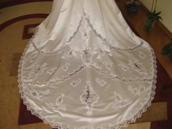ексклюзивна весільна сукня відомого американського бренду 2